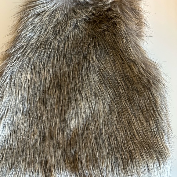 Fur vest kids size 5 - Picture 2 of 2